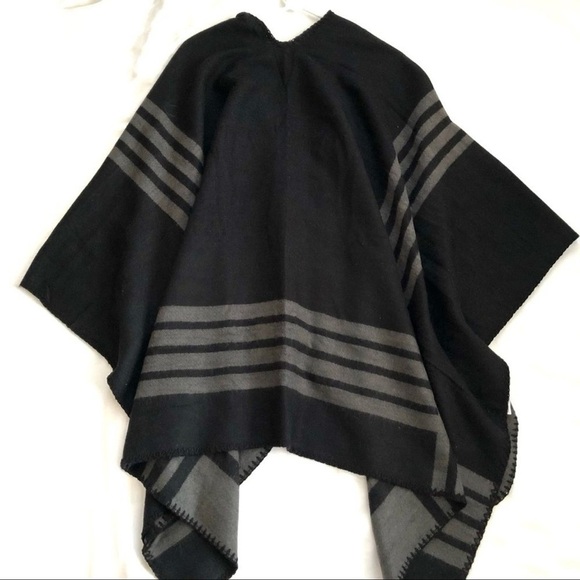 BB Dakota Striped Reversible Poncho Kimono Wrap Cardigan in Black/Dark Gray NWT - Picture 3 of 16
